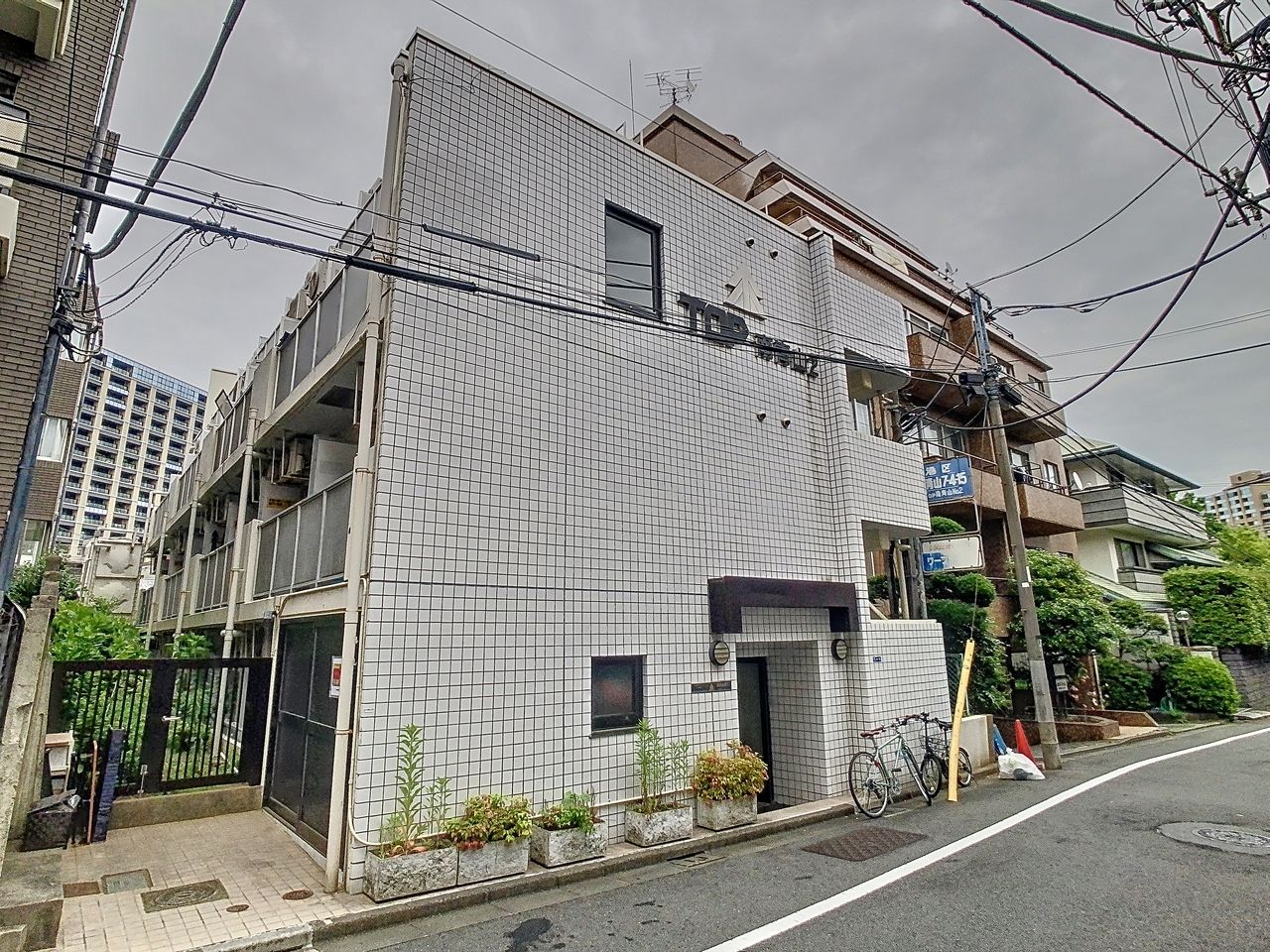 ちょっと駅から遠いけれど閑静な住宅街の分譲賃貸マンション！３階の角部屋で通風も良好です！
